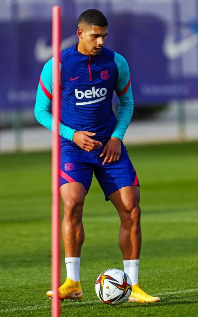 开云体育官网-里程碑夜丹佛掘金防线松动，国王杯集结日刷纪录，引发热议，资深球员宣示担当(勇士大胜76人)